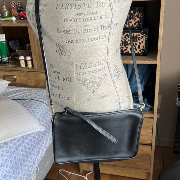 Coach Handbags - Black Leather Vintage Coach Bag